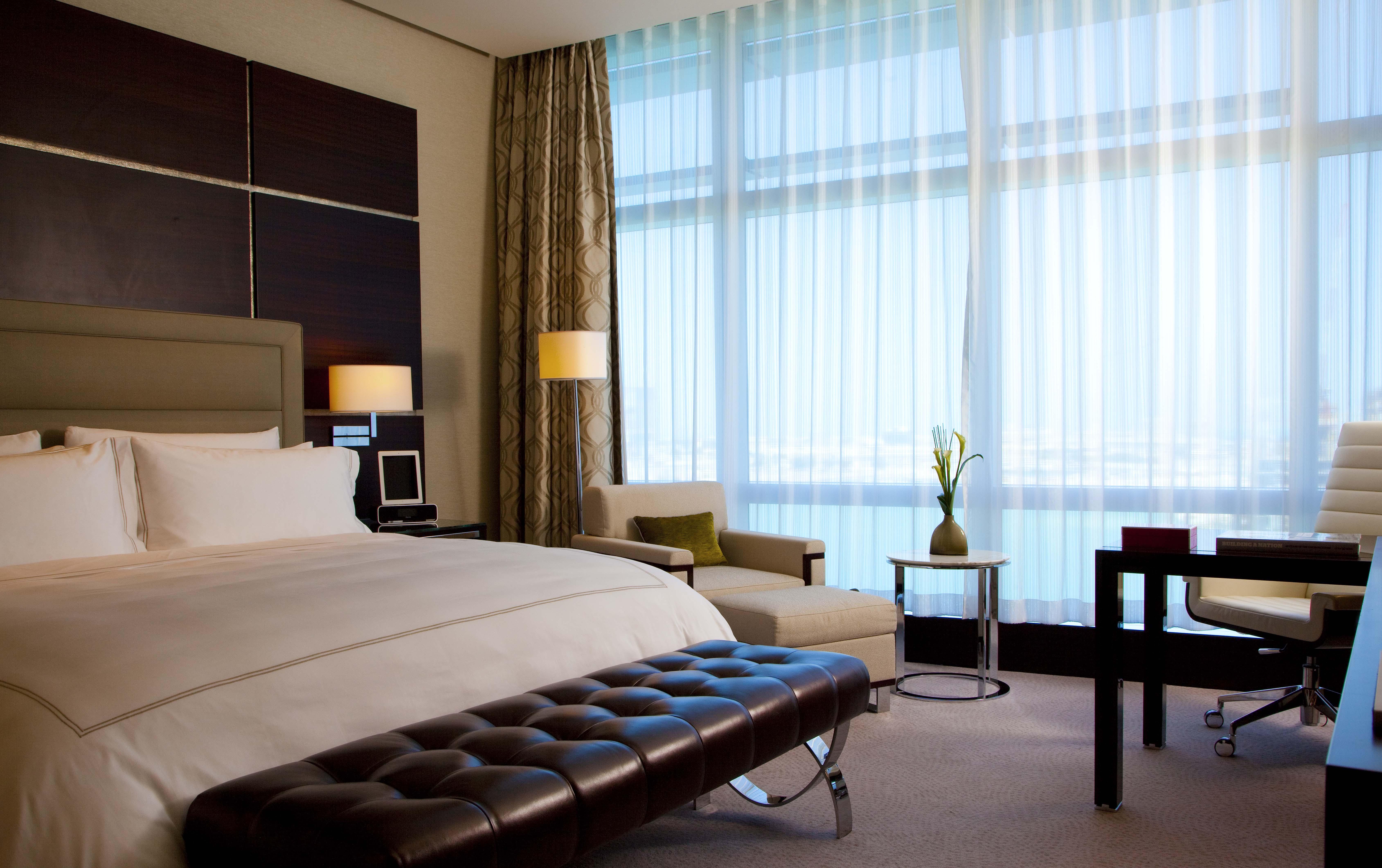 Rosewood Abu Dhabi Hotel Exterior foto A guest room at the hotel